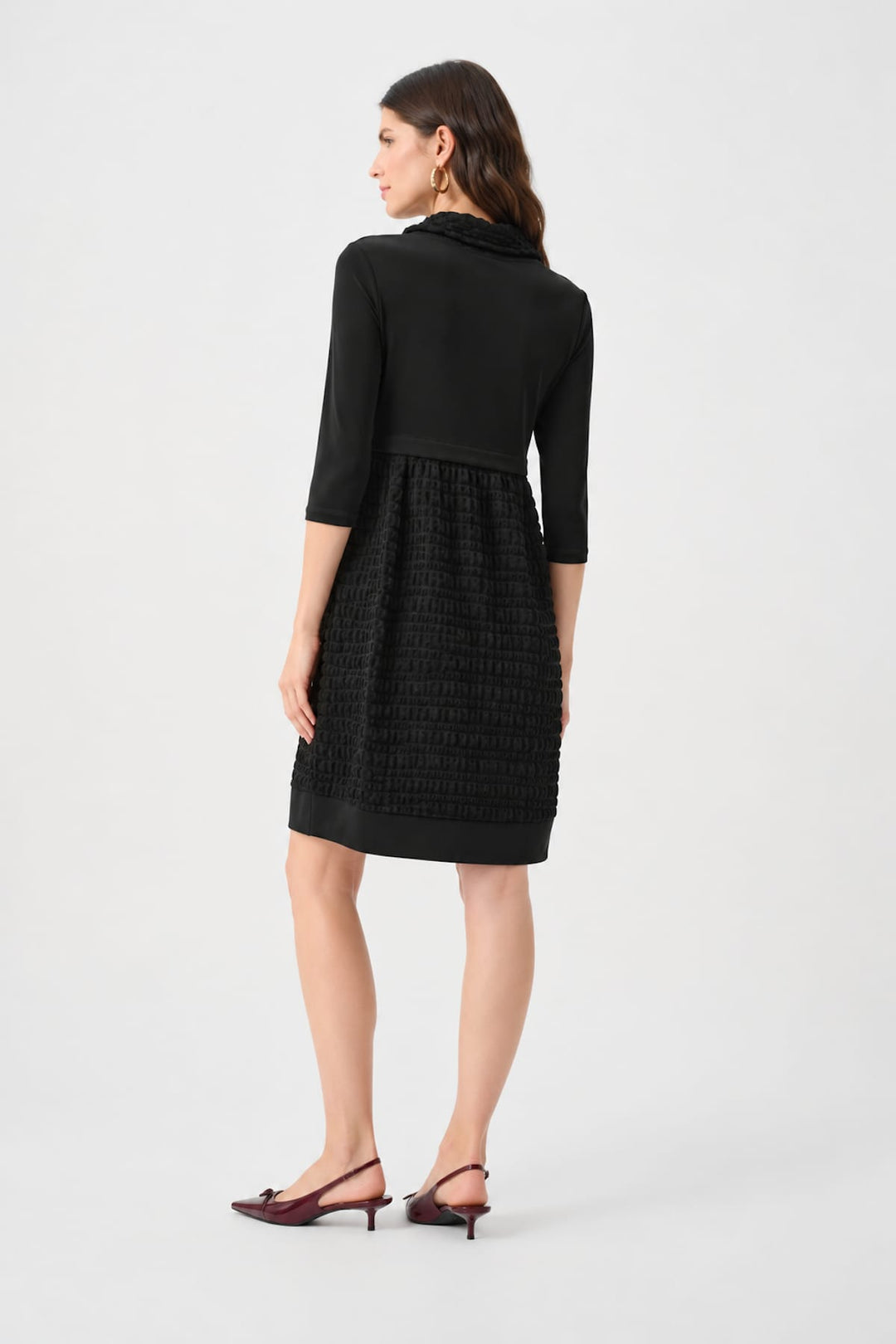 Vue de face robe bimatière à col drapé Joseph Ribkoff noir pour femme - Valérie Simon