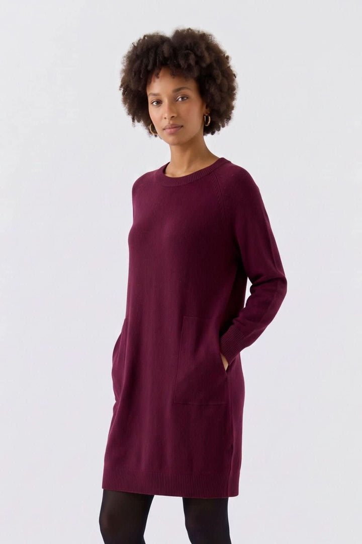 Robe en tricot à poches vue de face pour femme Oui