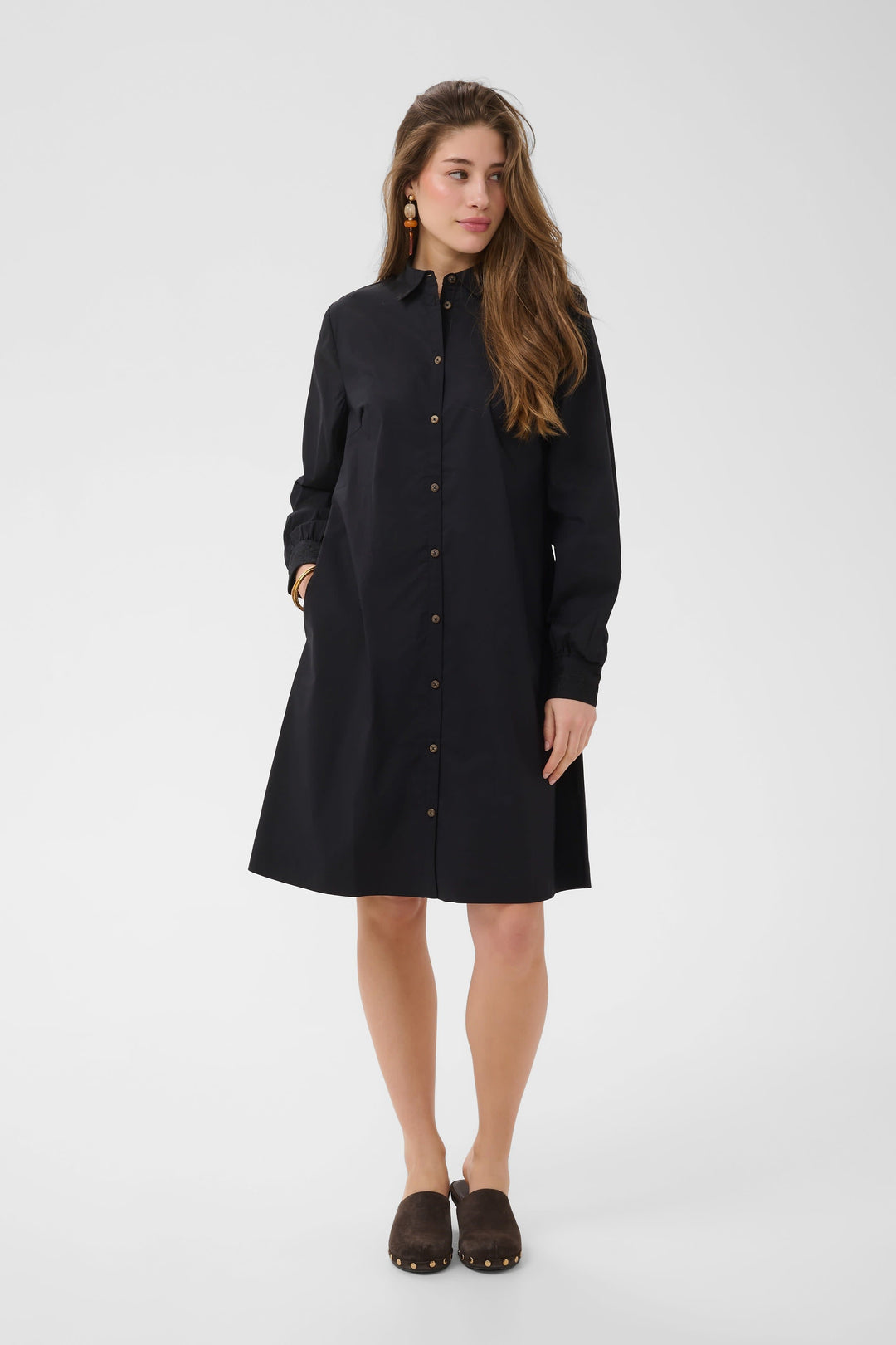 Vue de face robe chemisier Leli pour femme crème avec motifs floraux - Valérie Simon