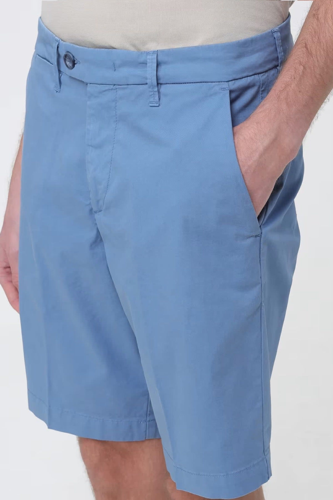 Side view of the REHASH Essential Beige Men&