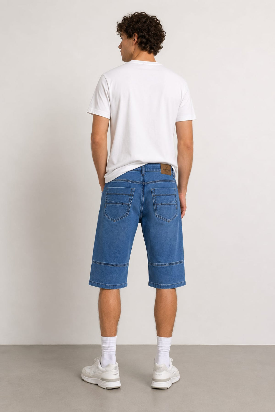 Front view of Black Bull men&