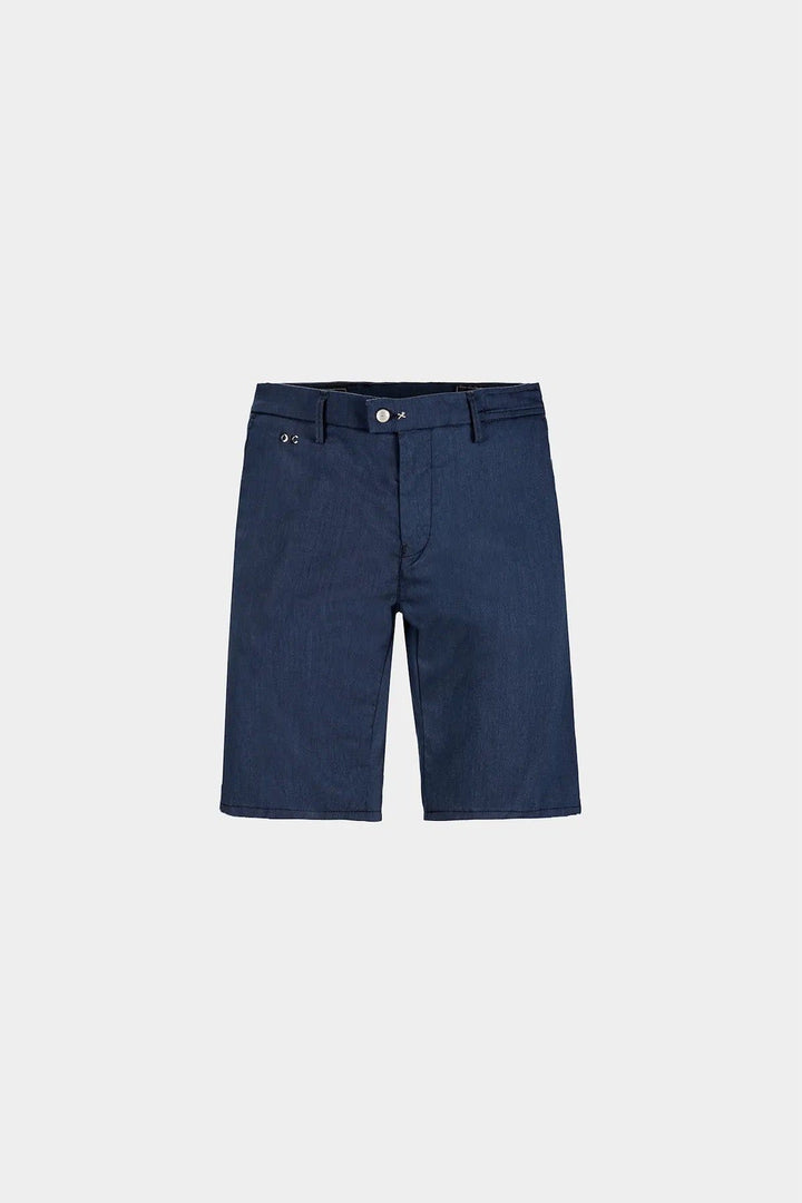 Side view of Tramarossa men&