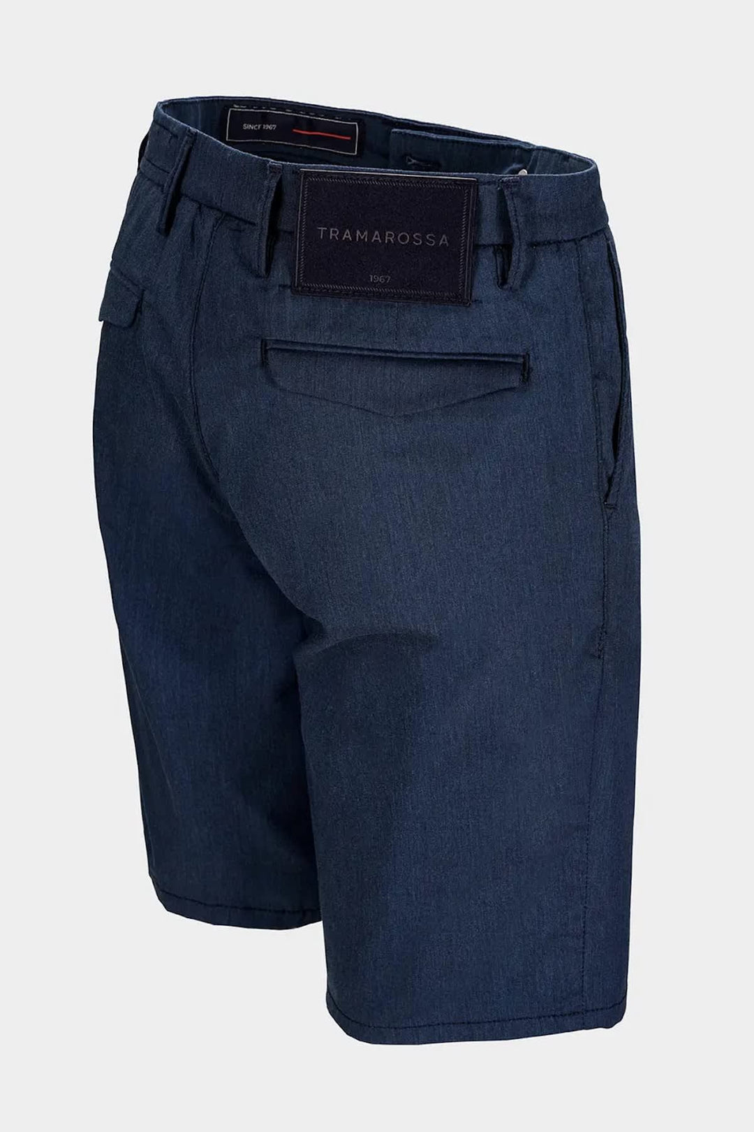 Side view of Tramarossa men&