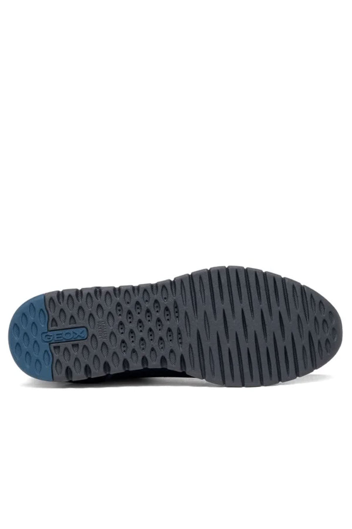 Side view Geox sneakers in brown suede leather for men with white stitching details - Valérie Simon