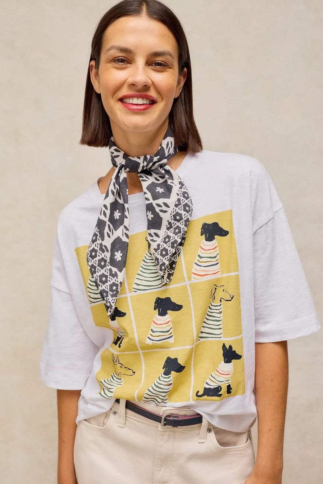 T-shirt Katya à imprimé chiens vue de face pour femme White Stuff