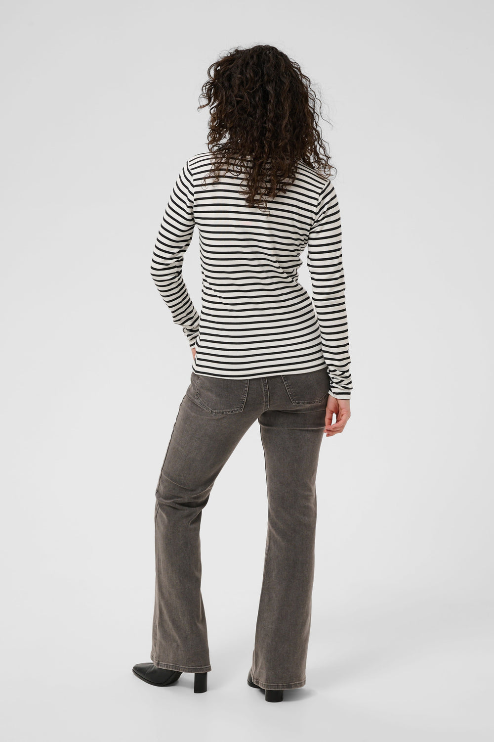 Wearable Look: Kaffe Women's White and Blue Striped Long-Sleeve T-Shirt with Distinctive Pattern - Valérie Simon