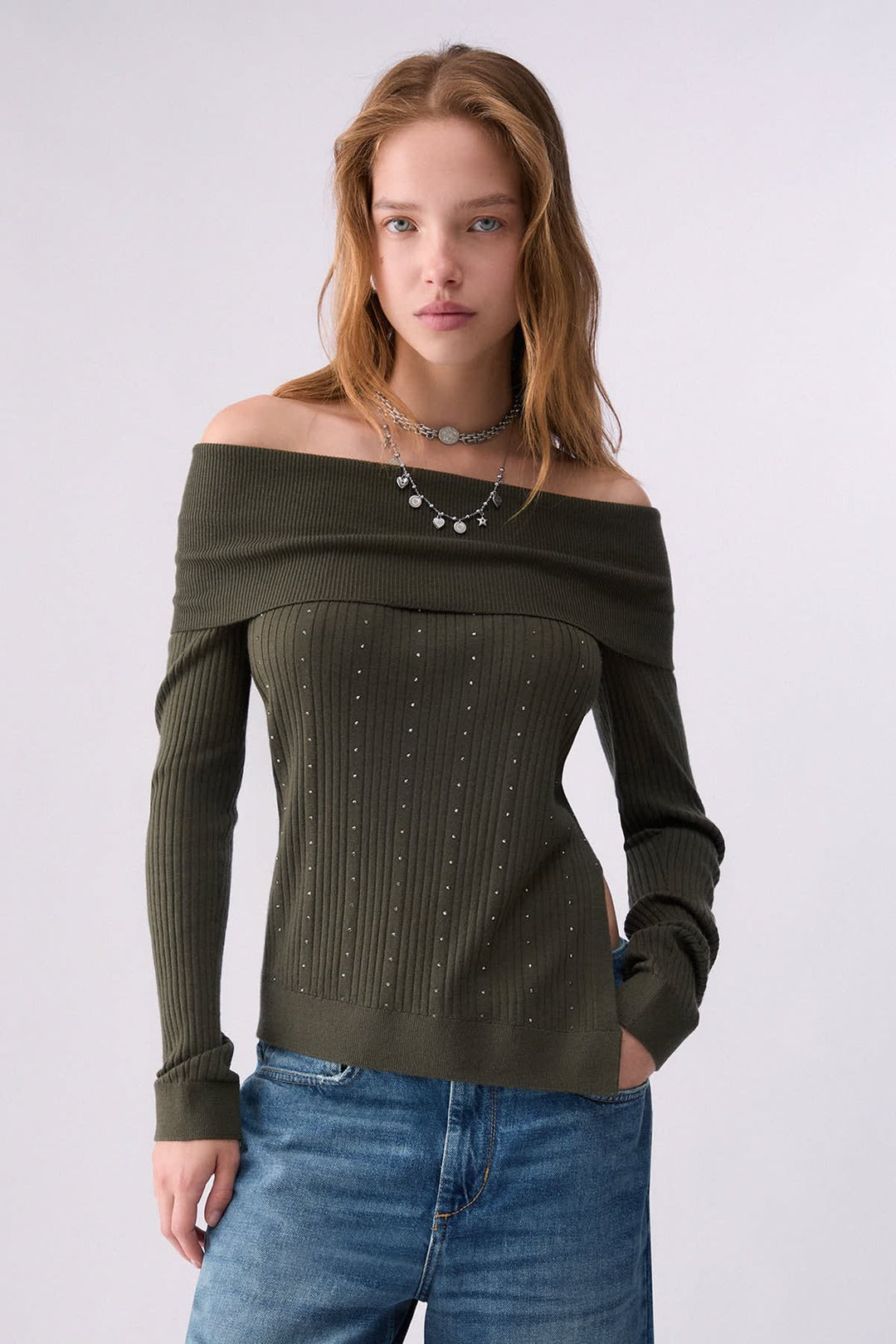 Tricot à épaules dénudées vue de face pour femme liujo