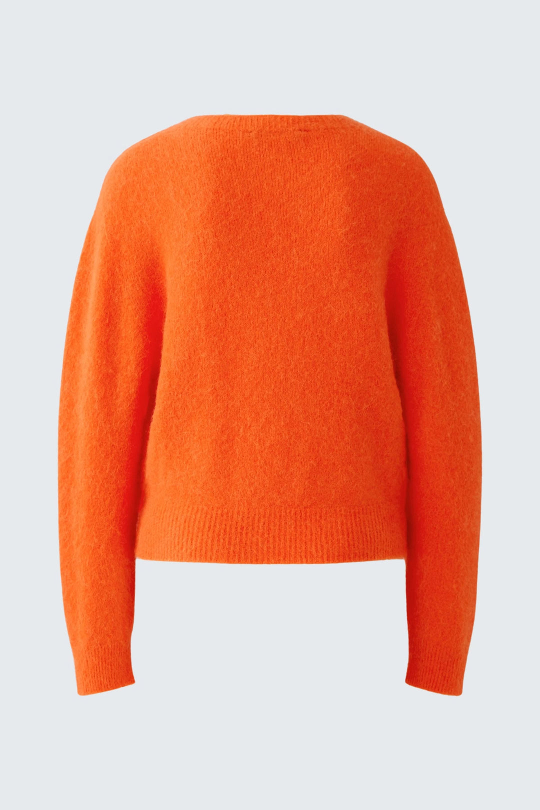 Side view of the women’s fluffy knit sweater Oui Pink with cable-knit pattern - Valérie Simon