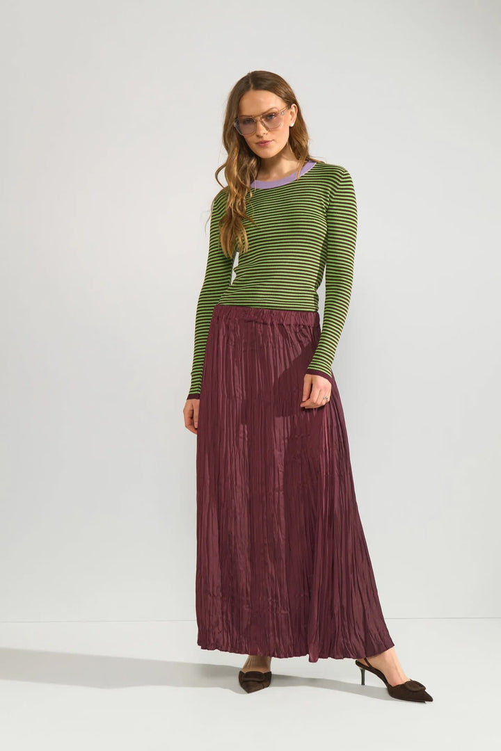 Front view of Numph women&
