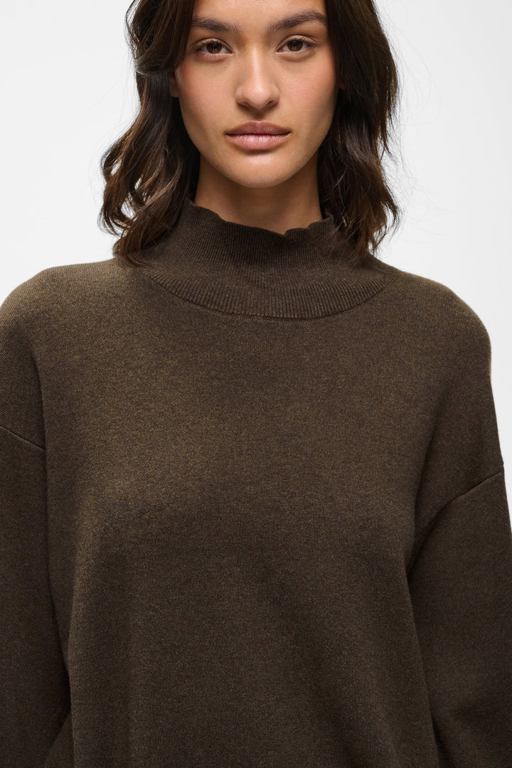 Women’s loose Tilda turtleneck knit and Fit Inwear