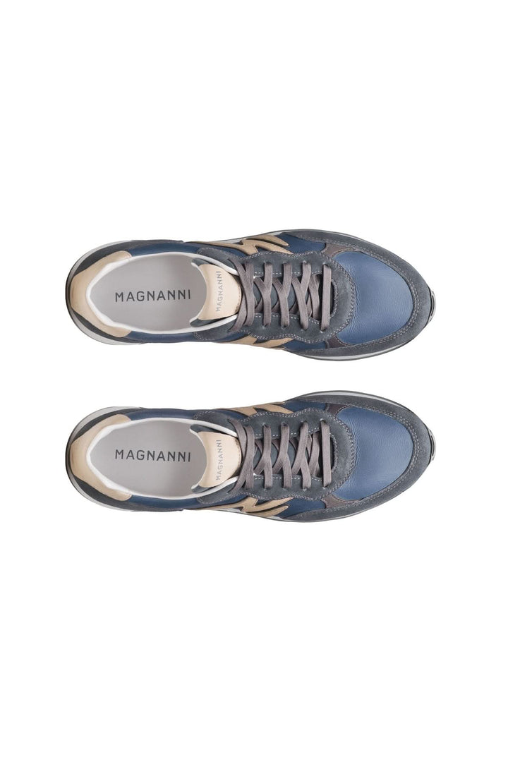 Vue de dessus des Espadrille Yoki en cuir et suede avec détails "M" signature, confectionnées en Italie pour le confort et l&
