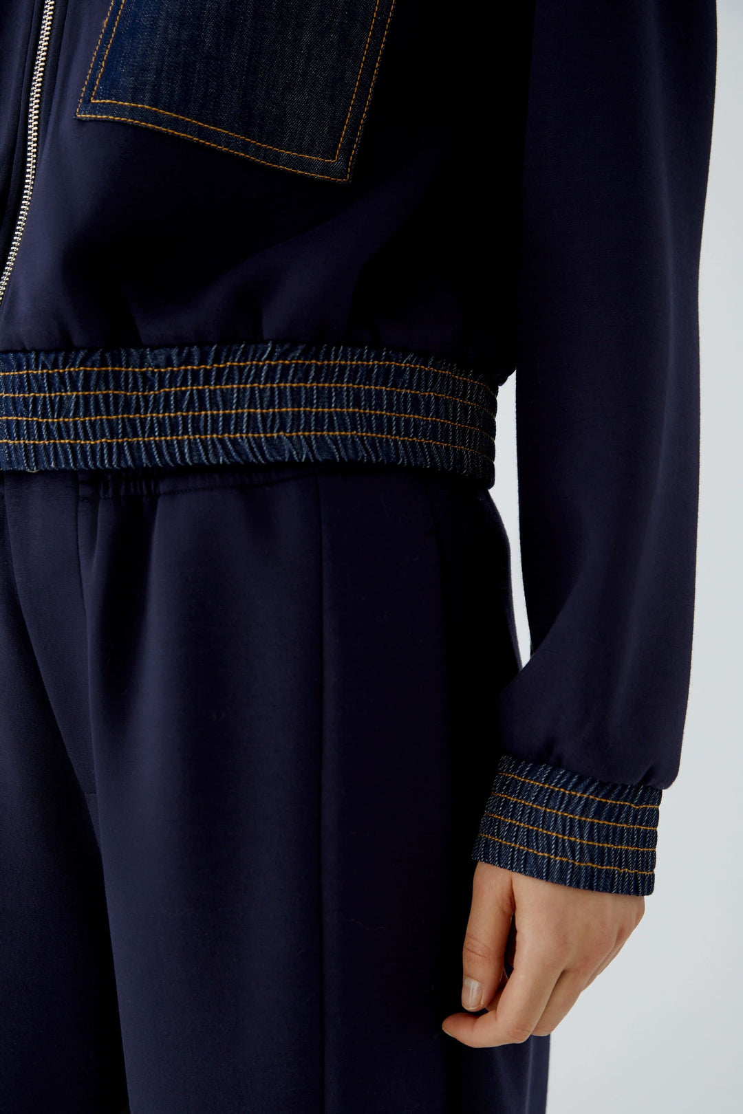 Women’s short denim zip-up jacket, front view Oui