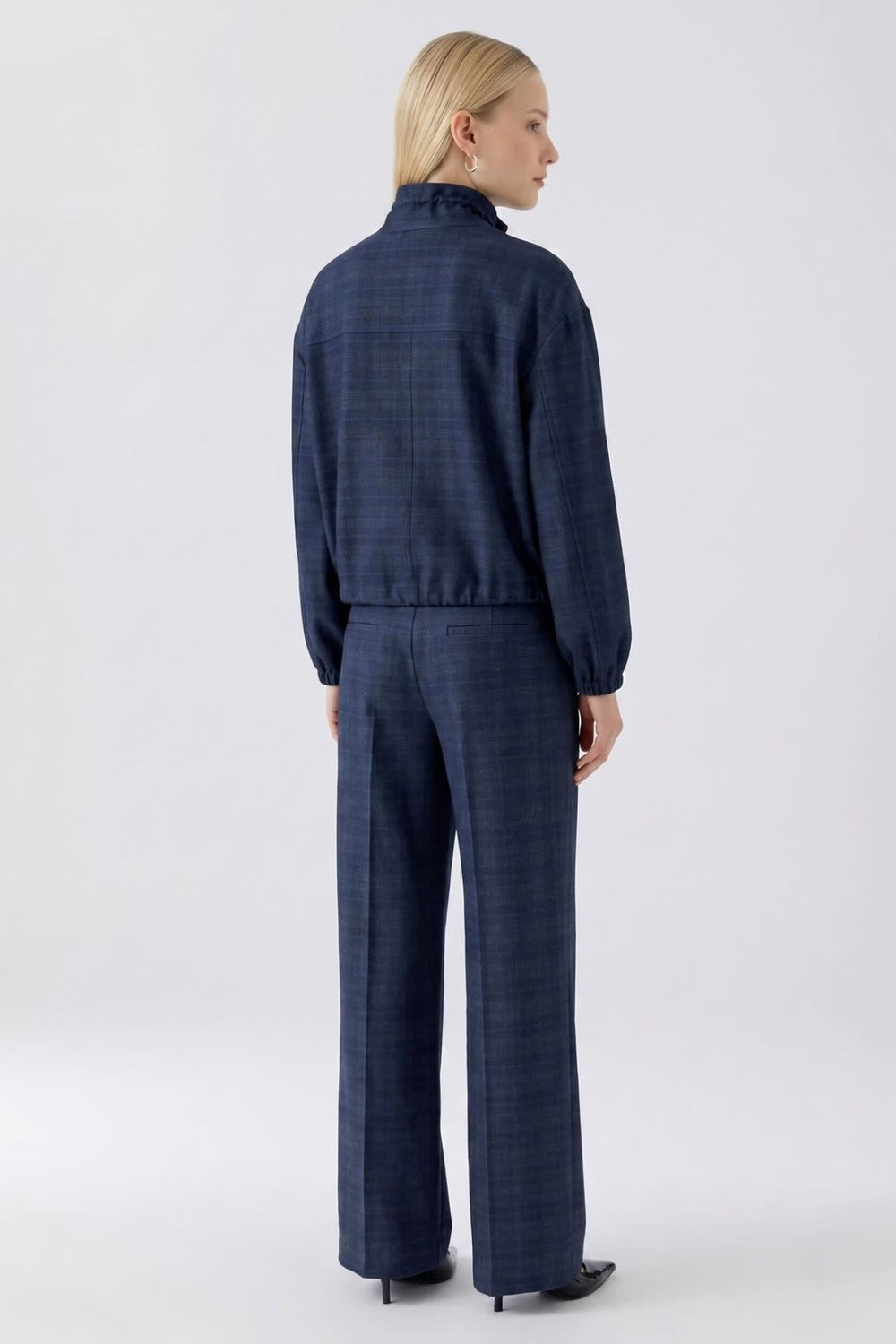 Front view of the women's plaid jersey jacket Oui