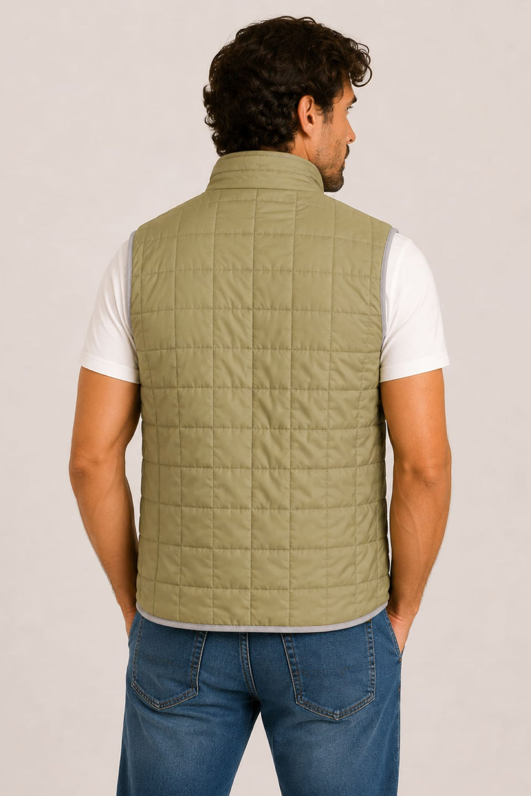 Vue de face veste sans manches Waterville pour homme beige avec col montant et matelassage - Valérie Simon