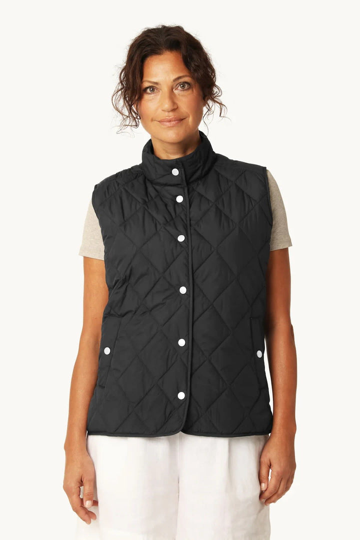 Side view of the Ilse Jacobsen women&