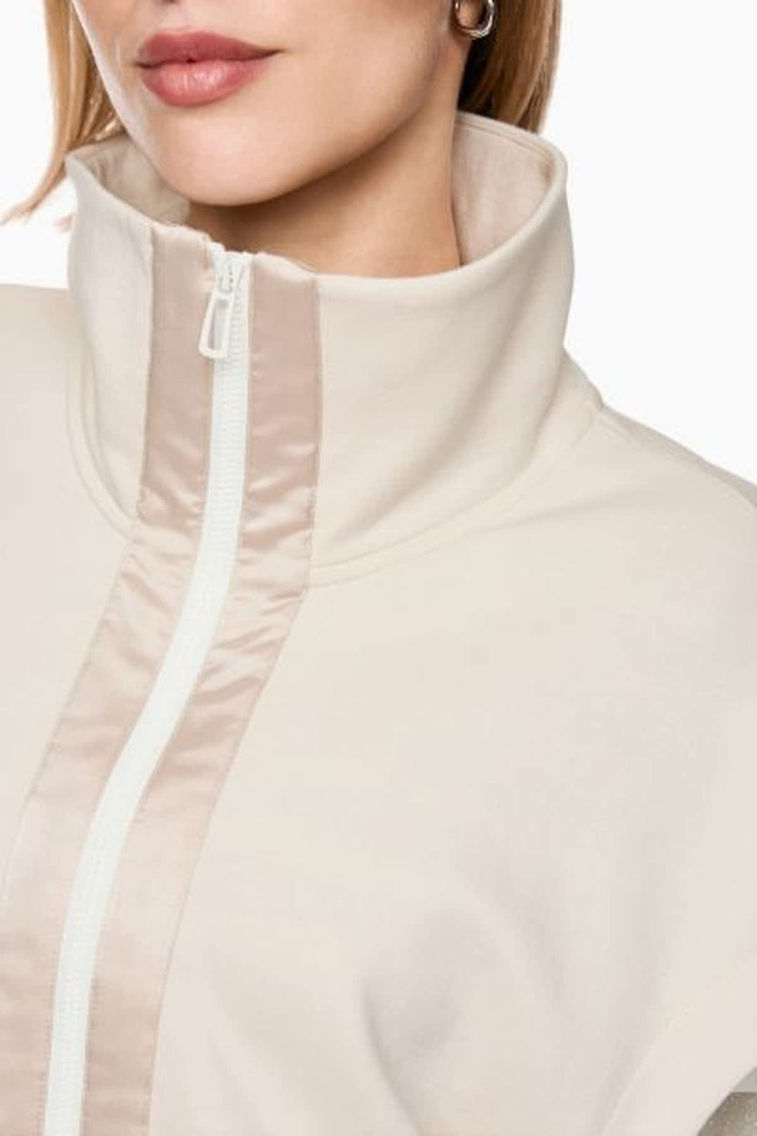 Vue avant veste Marc Cain sans manches vert pour femme à col montant - Valérie Simon