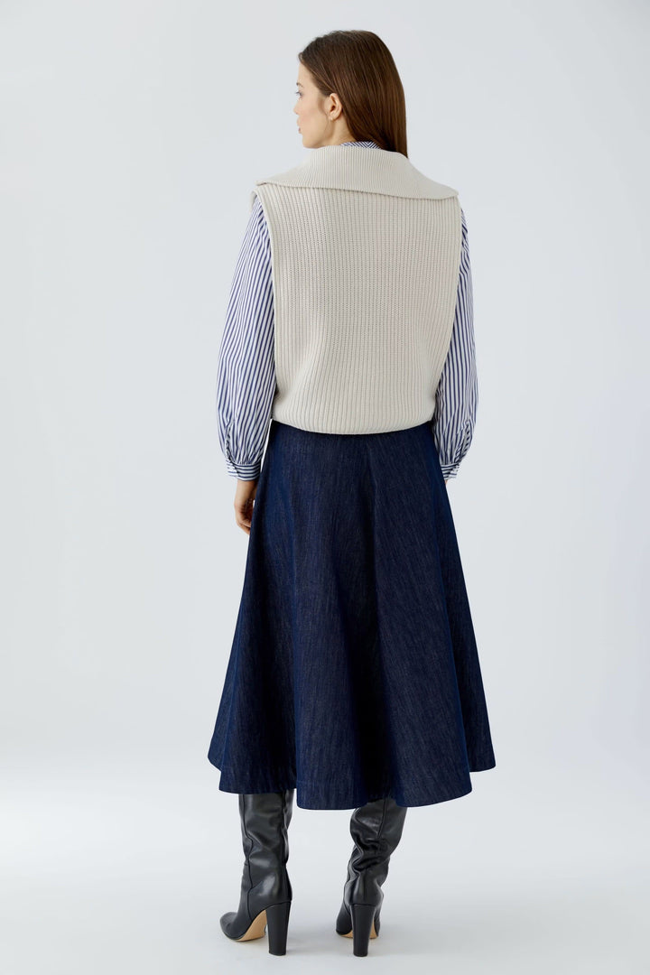 Front view of beige ribbed knit sleeveless jacket Oui for women with decorative buttons - Valérie Simon
