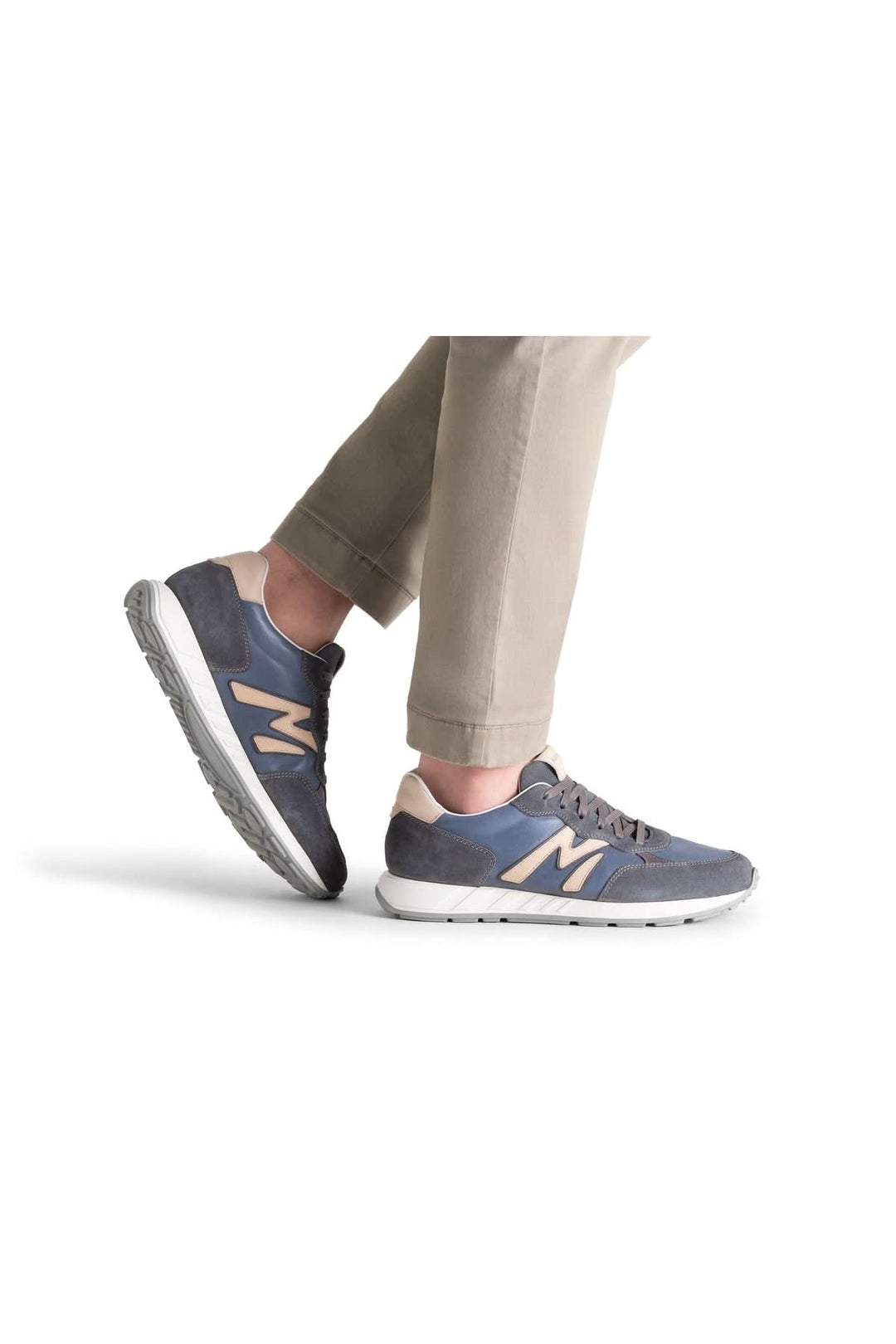 Espadrille Yoki en cuir et suede, chaussure rétro avec détails "M", fabriquée en Italie.