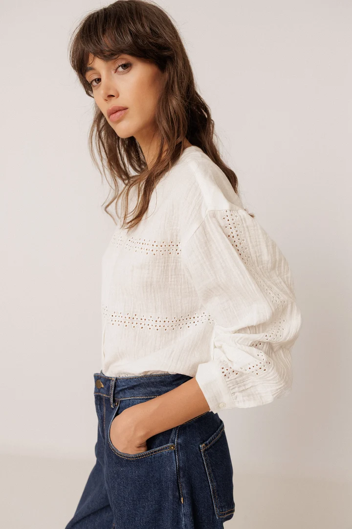 Blouse ajourée à manches longues