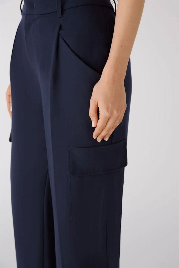 Pantalon cargo coupe large avec poches latérales, parfait pour un style décontracté et fonctionnel.