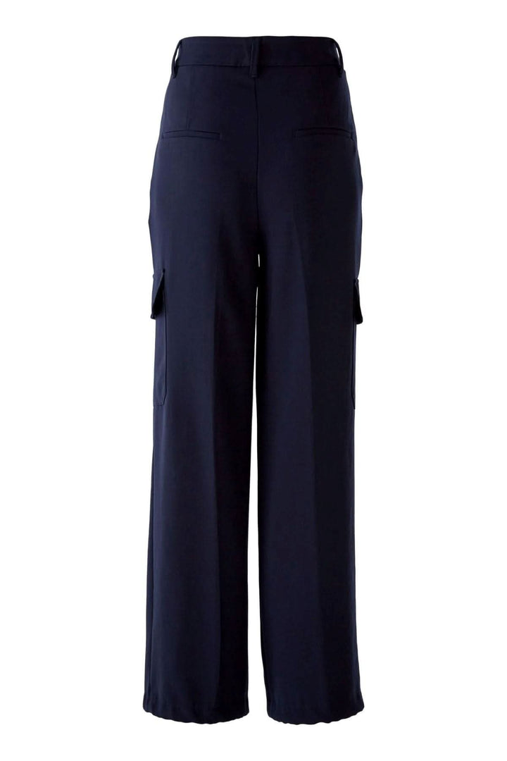 Pantalon cargo à coupe large, en tissu synthétique, avec poches frontales et latérales, couleur marine.