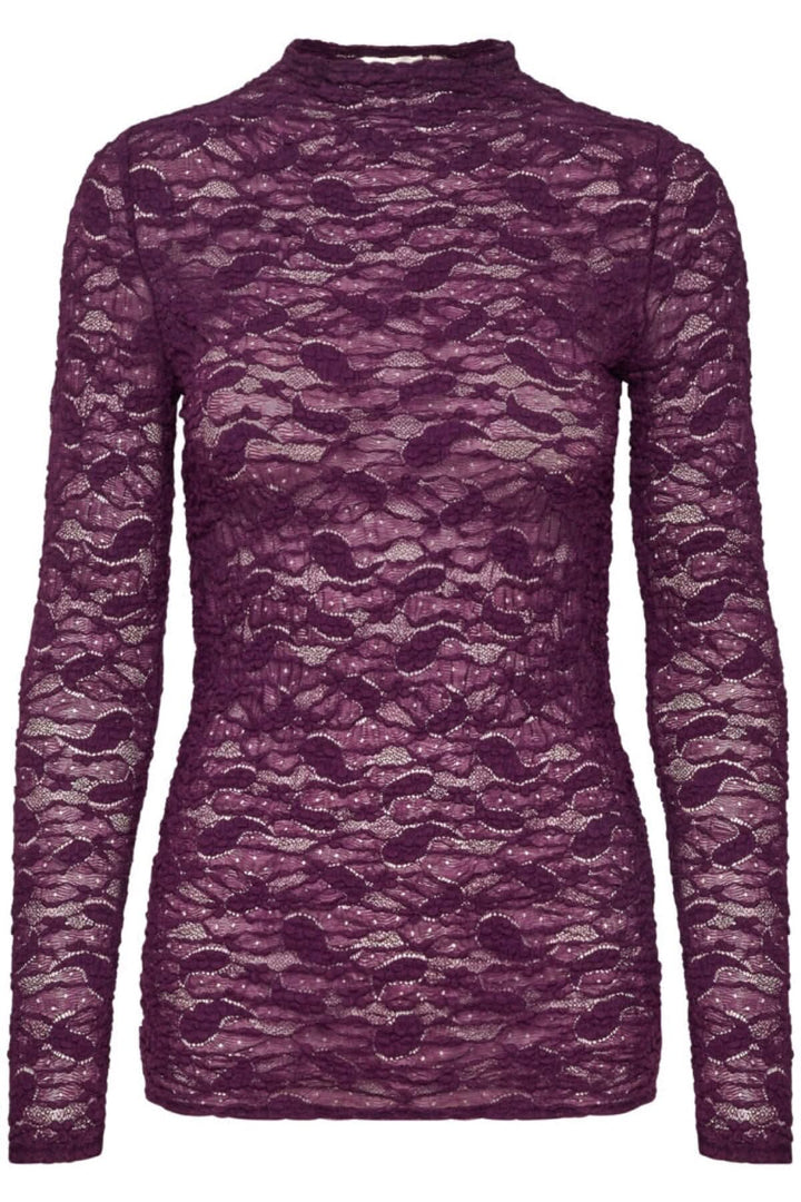 Chandail de dentelle violet à manches longues, col ajouré, coupe ajustée et délicate texture extensible.