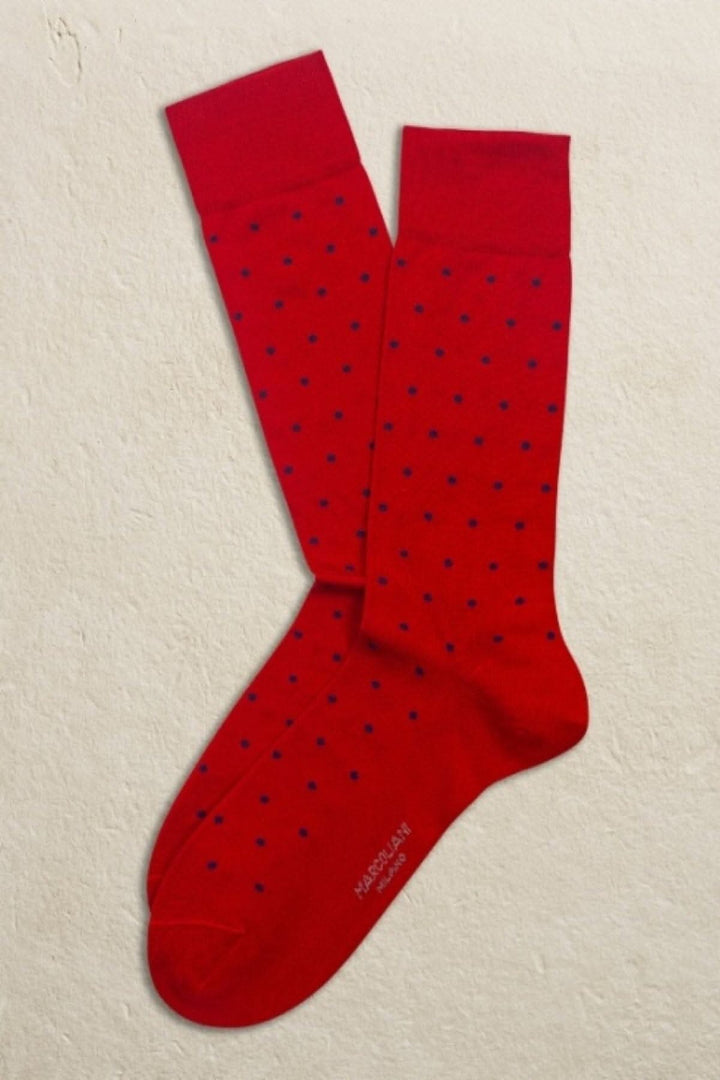 Chaussettes italiennes Marcoliani rouges à pois bleus, en coton, modernes et stylées.