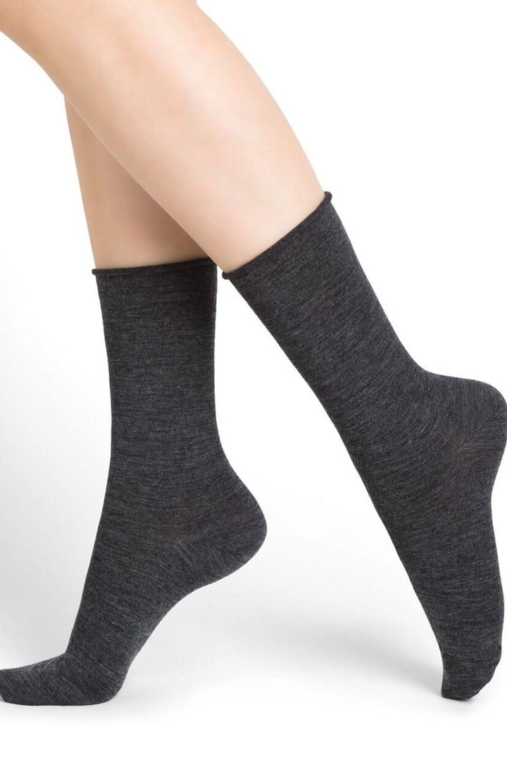 Chaussettes en laine fine pour femme, tricotées, confortables et thermiques, couleur gris foncé.