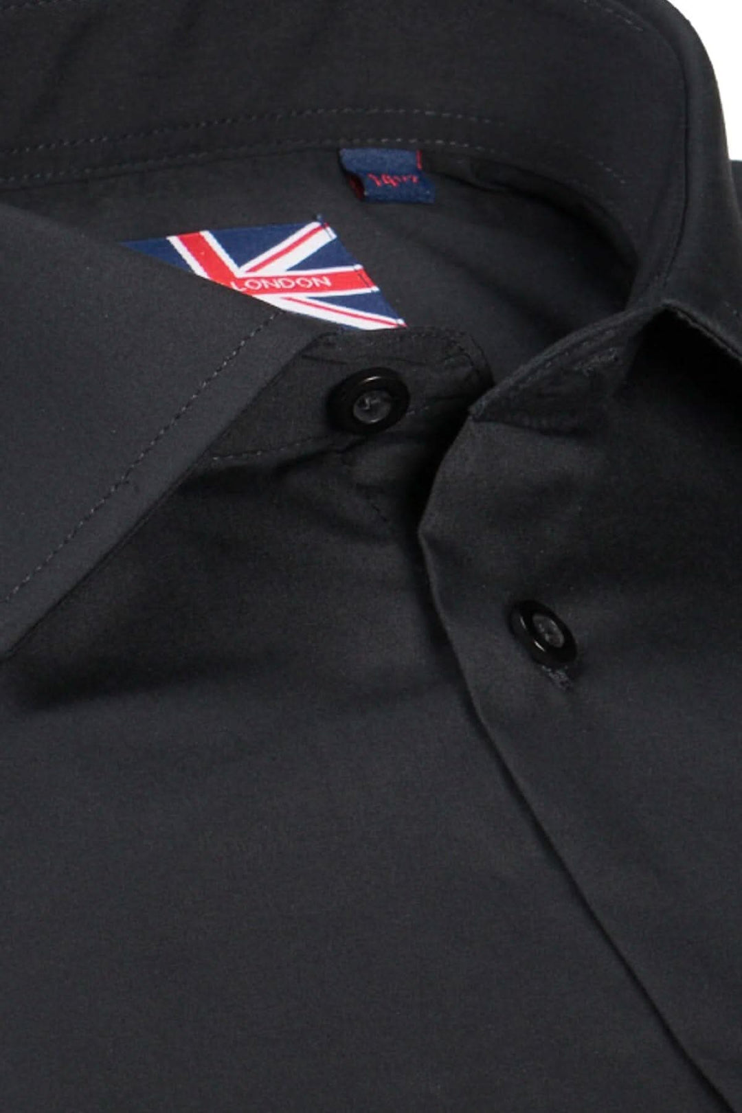 Chemise habillée noire avec col évasé et boutons, fabriquée en polyester et coton, idéale pour un style quotidien.