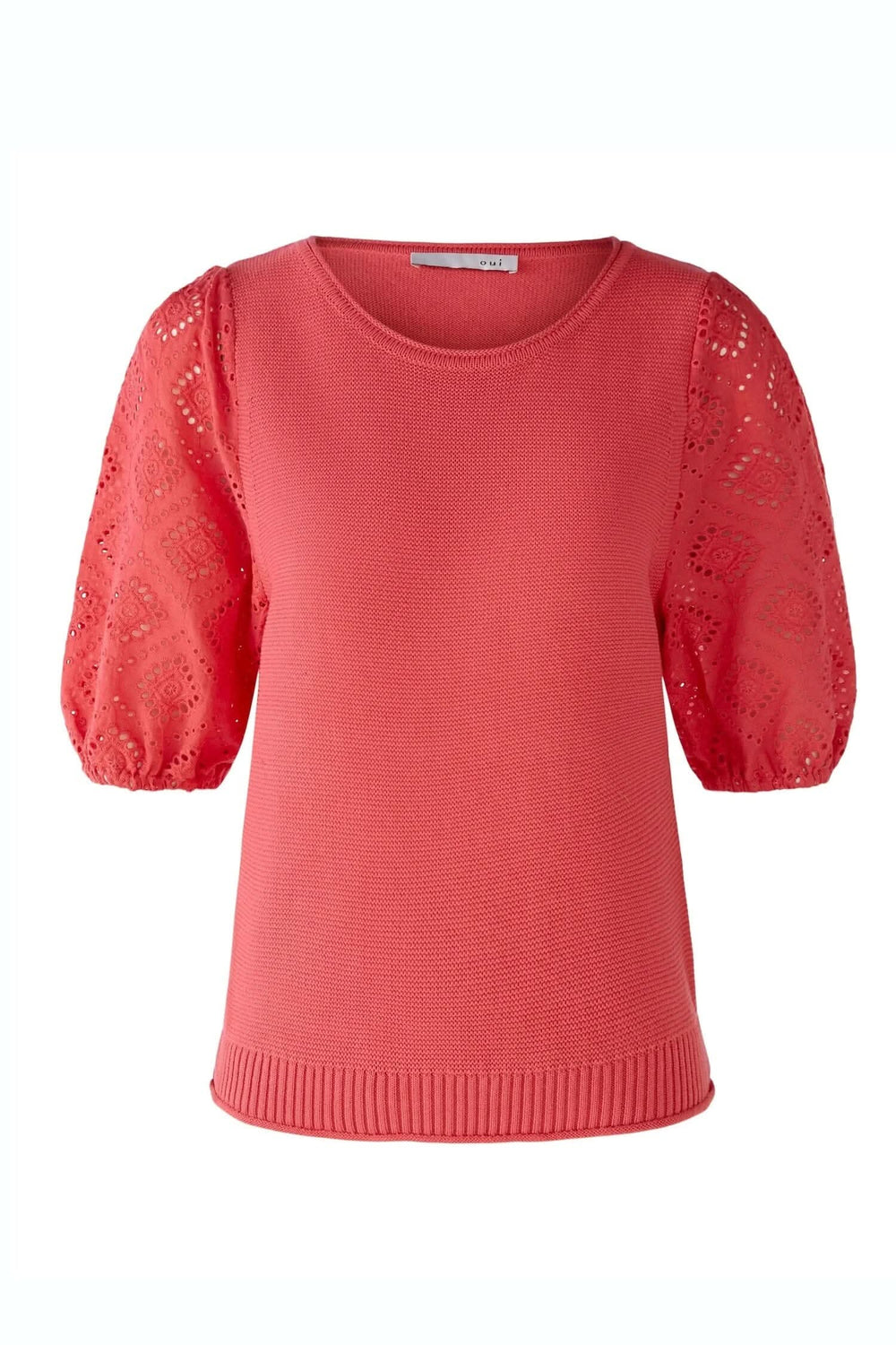 Haut à manches courtes corail avec manches bouffantes en dentelle anglaise, élégant et féminin.