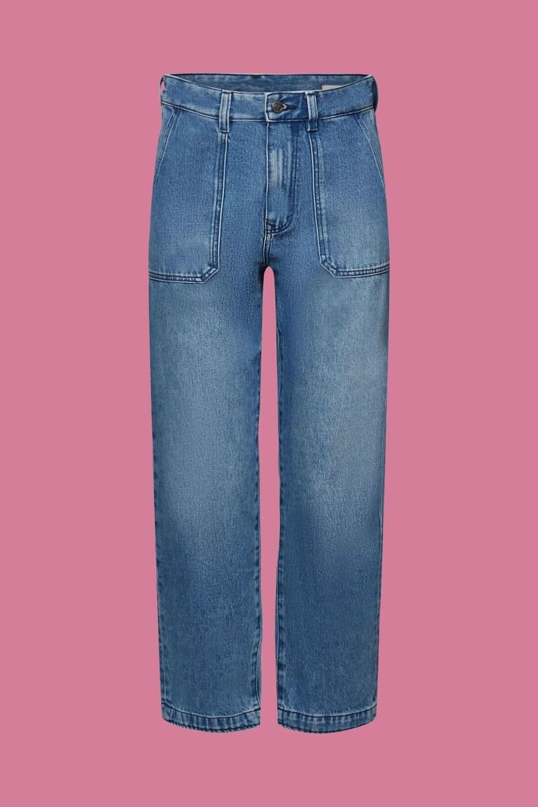 Jean coupe Dad en denim bleu, avec deux poches avant et arrière, style décontracté.