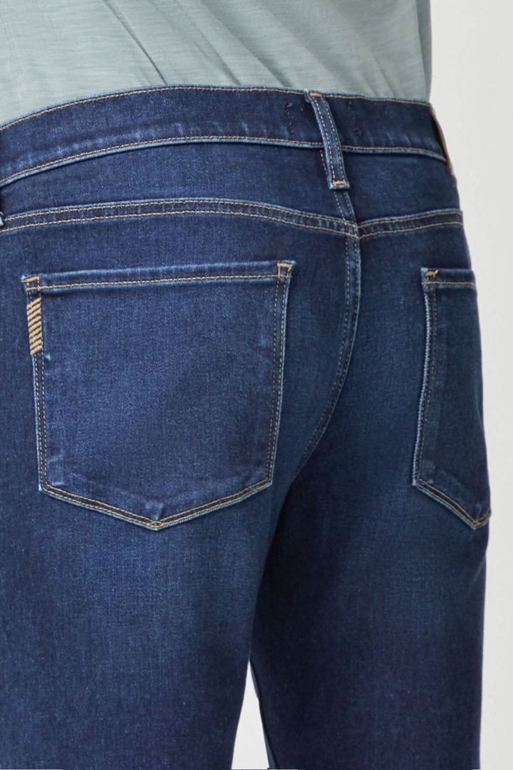 Détails des jeans Lennox Danfrey avec délavage foncé et couture soignée à l&