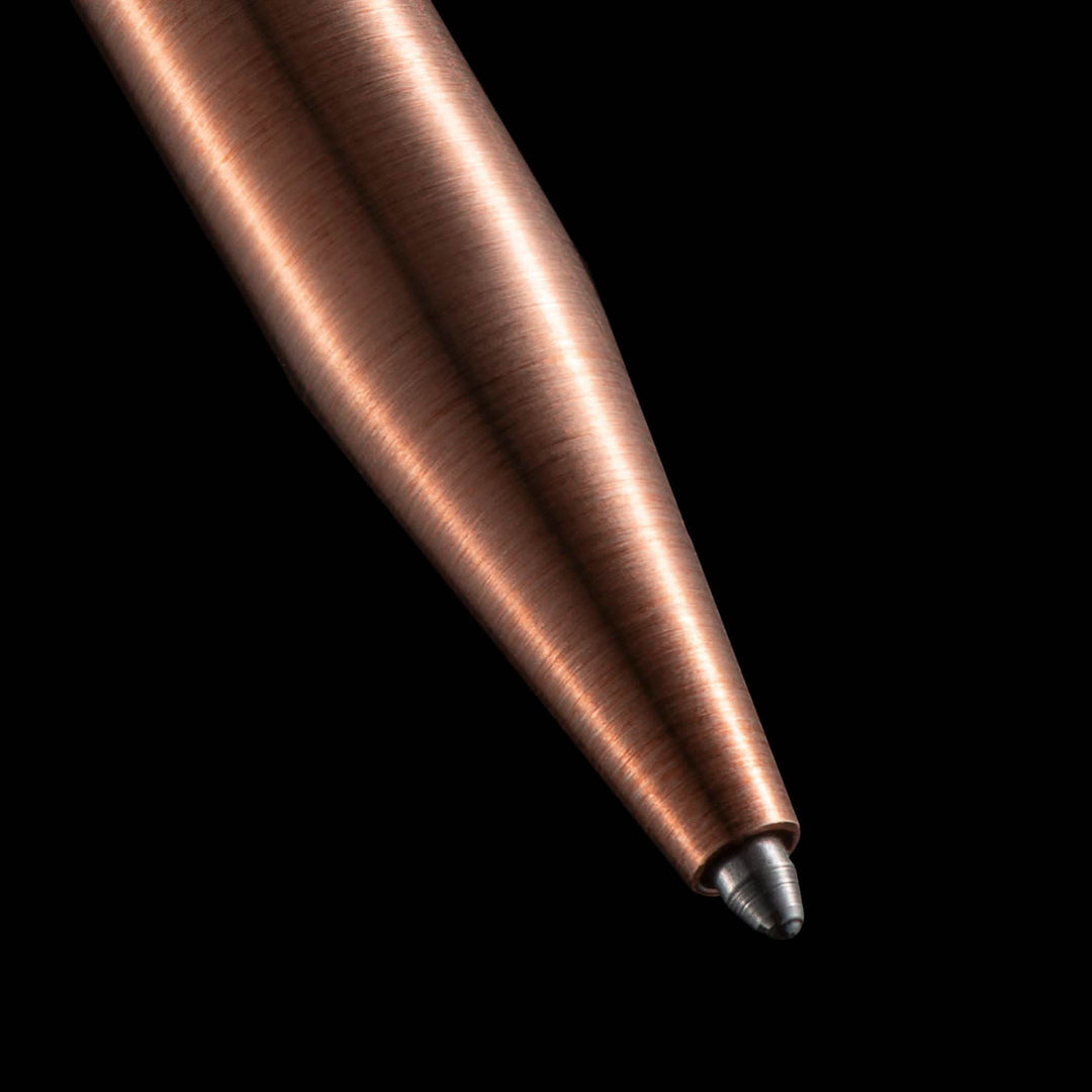 Stylo moderne en métal cuivré, élégant et stylé, conçu pour une écriture fluide et agréable.