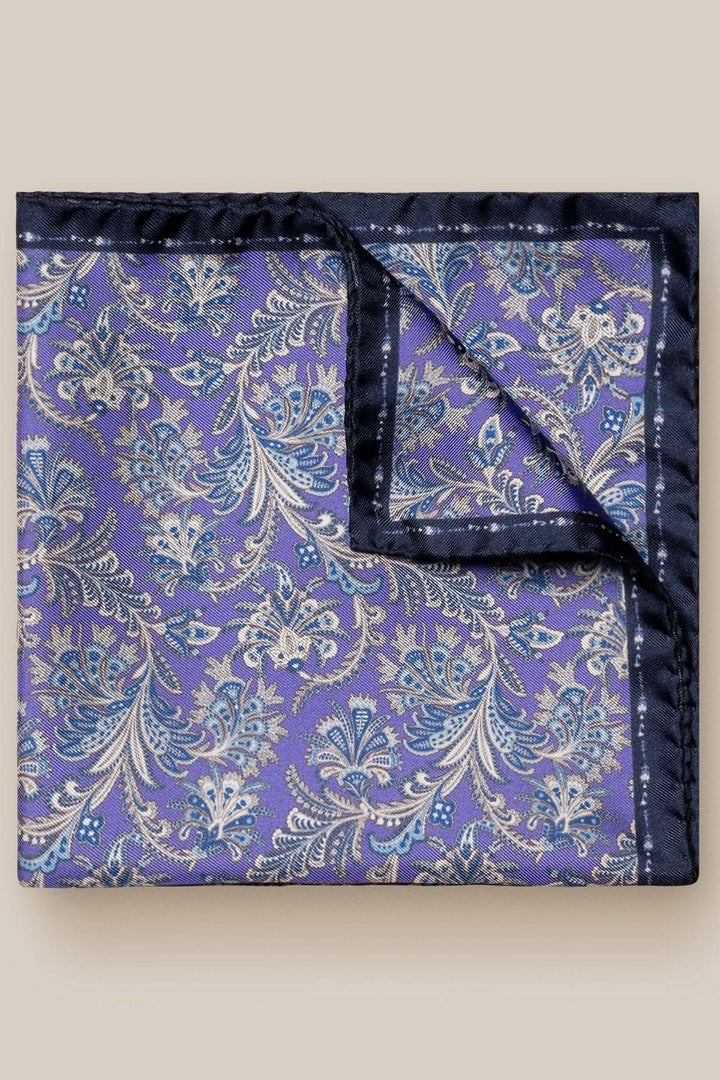 Mouche de poche en soie mauve à motifs classiques et élégants, dimensions 33x33 cm, fait en Italie.