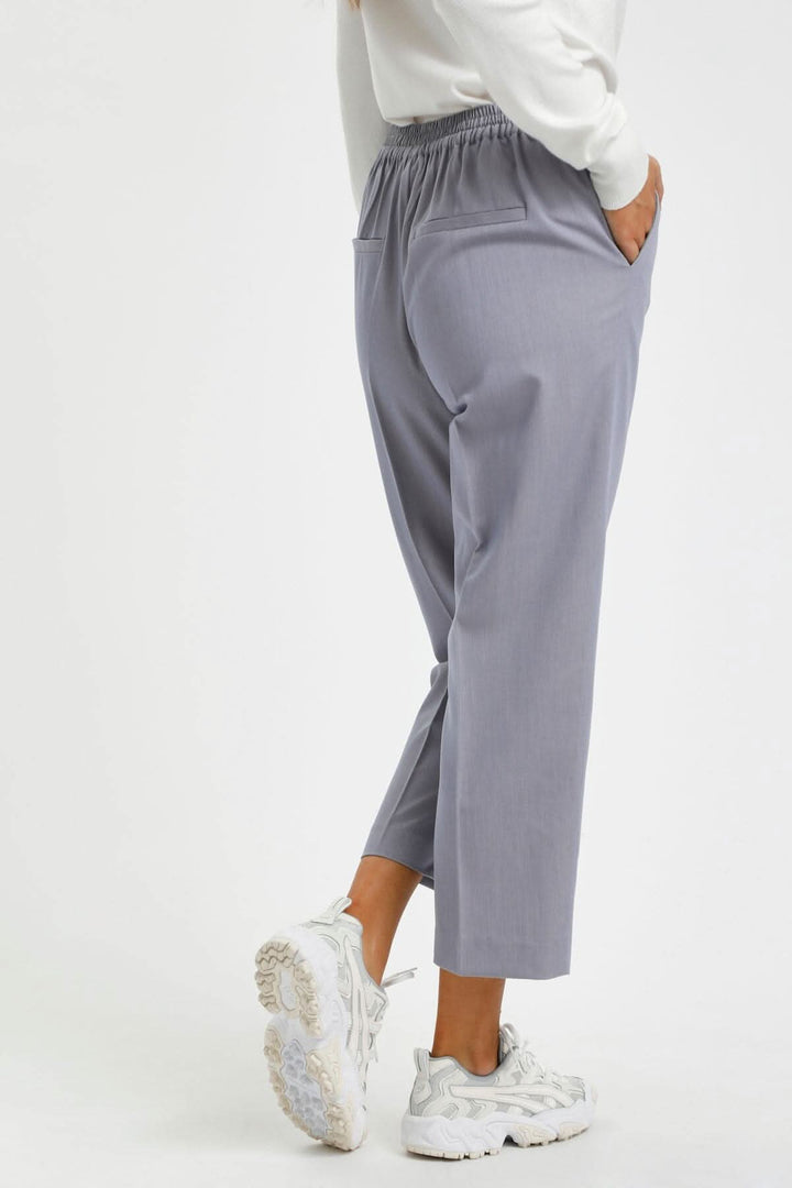 Pantalon court sakura pour femme, jambe étroite, taille élastique, confort optimal pour la vie professionnelle.