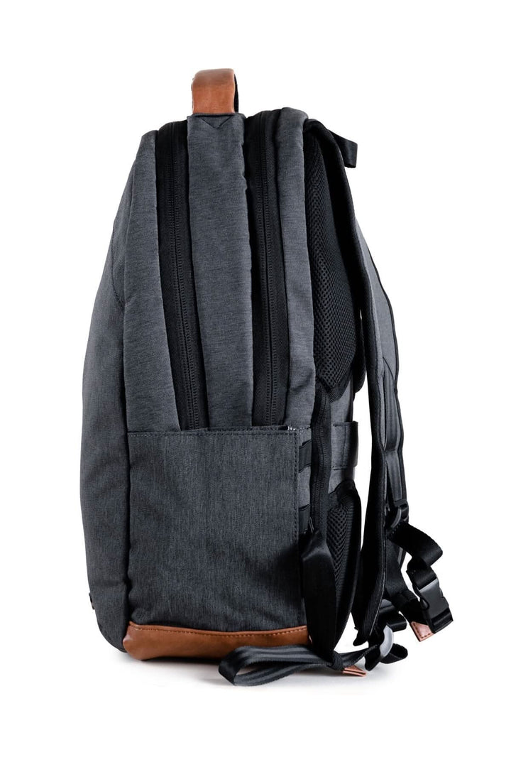 Sac à dos Durham Outpost 30L en polyester recyclé, résistant aux intempéries, vue de côté.