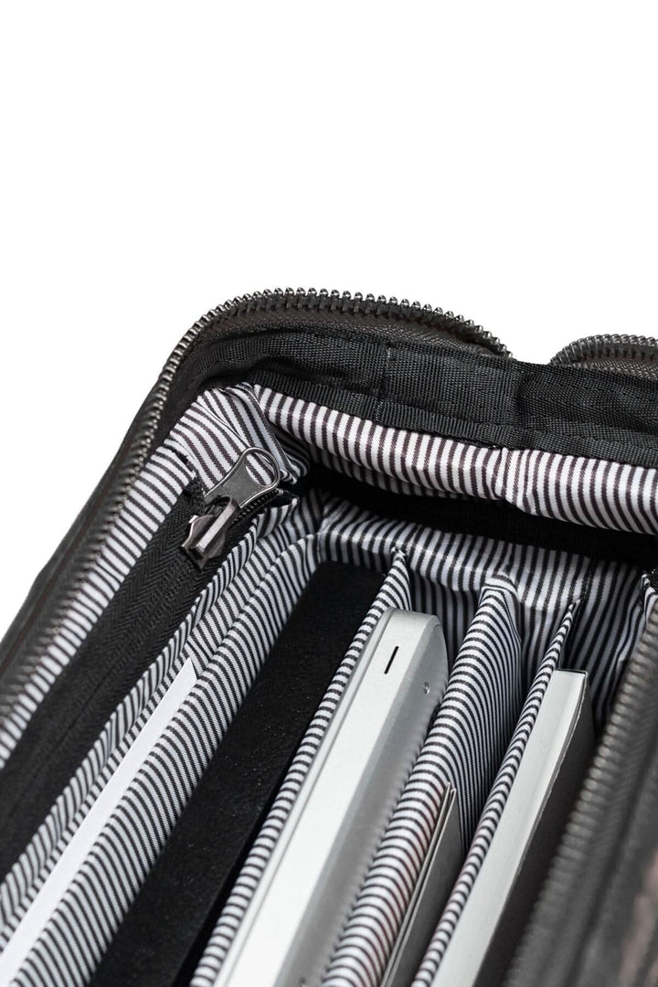 Intérieur du sac de sport McGill montrant l&