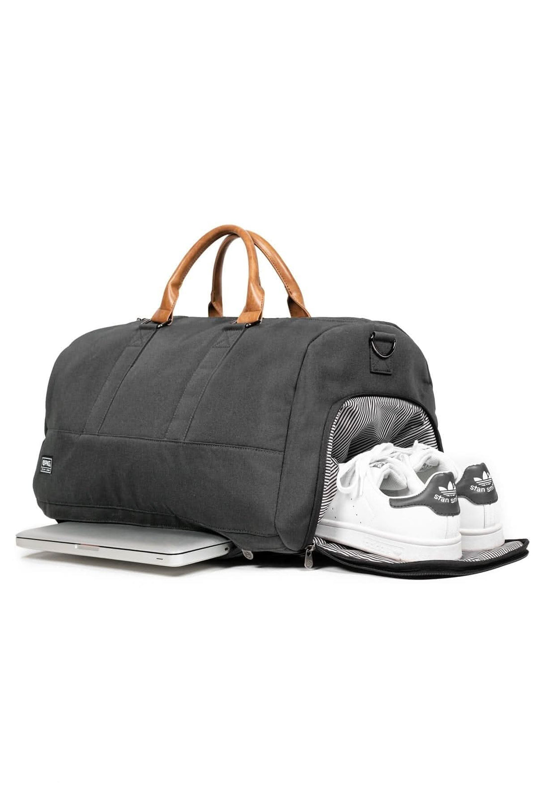 Sac de sport recyclé 42L avec compartiment à chaussures, conçu pour voyages et utilisation quotidienne.