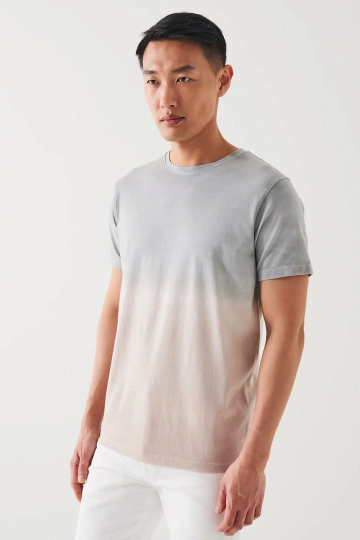 T-shirt en coton pima stretch dégradé pour homme, coupe régulière, col ras du cou, léger et extensible.